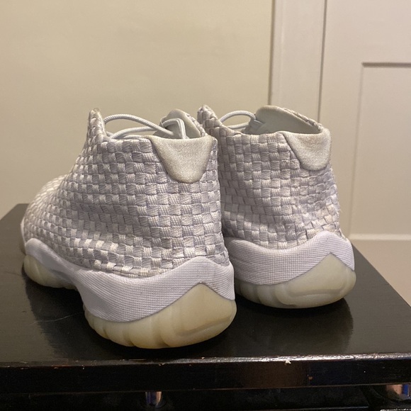 JORDAN FUTURE PURE PLATINUMS? SIZE 9.5 main image 3
